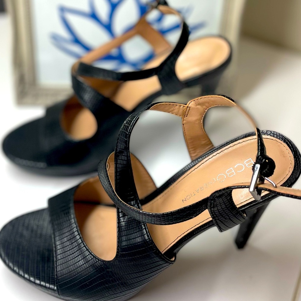 Black strappy heels… super cute and comfy